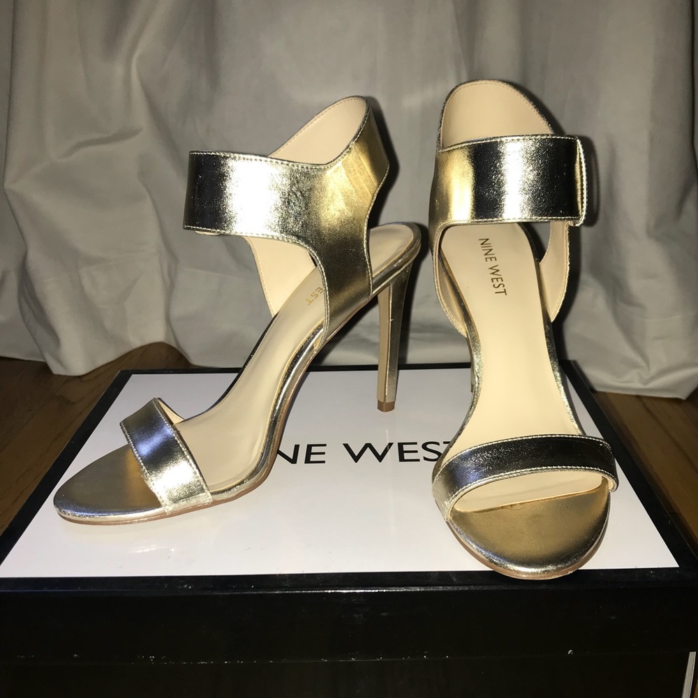 Nine West size 7.5 metallic gold sandals